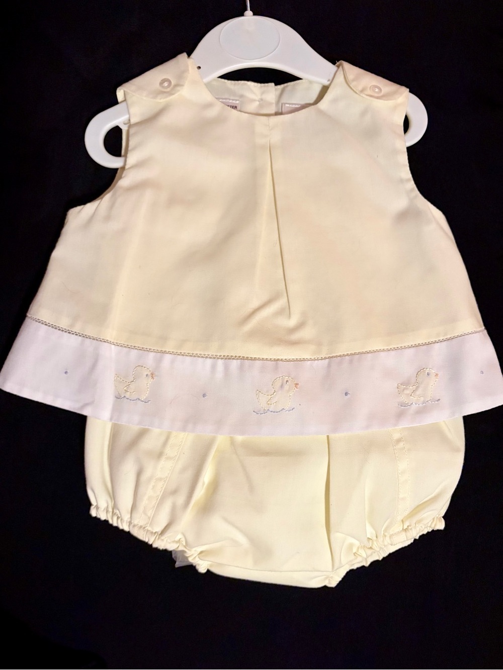 New Sarah Louise Boutique Baby Two-Piece Set with Duck Hand.Embroidery London